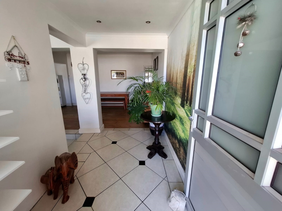 To Let 3 Bedroom Property for Rent in Ruyterwacht Western Cape